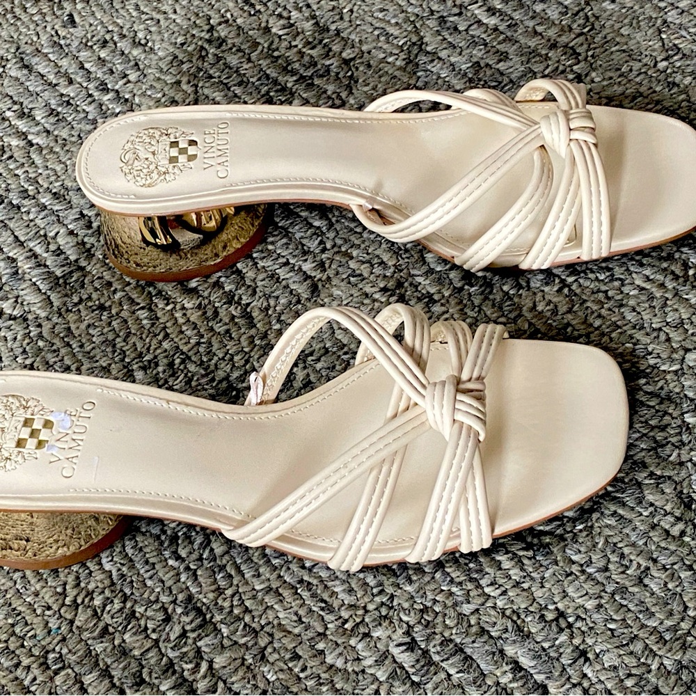 Vince Camuto beige straps slip on sandals gold round heel open toe shoes 9M NWT